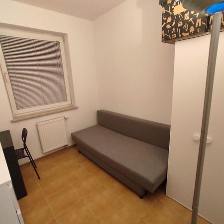 Nice Room With 2 Shared Bathrooms ,Wc , 2Km To Old Town -100M From Metro Szwedzka Варшава Экстерьер фото