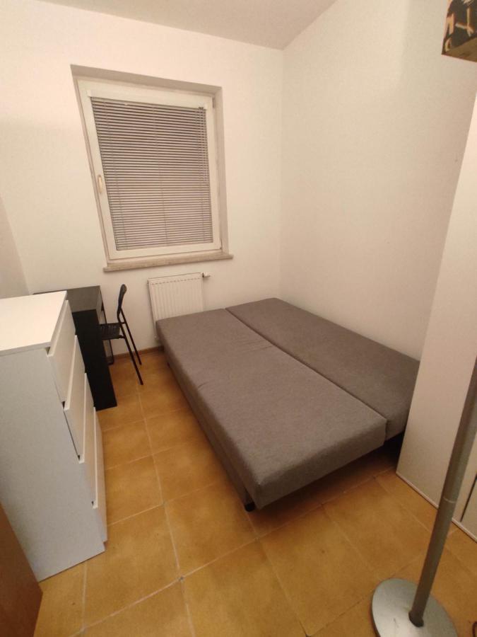 Nice Room With 2 Shared Bathrooms ,Wc , 2Km To Old Town -100M From Metro Szwedzka Варшава Экстерьер фото